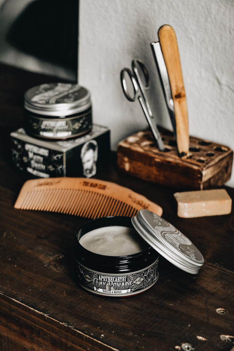 Deno's Barbersalon aus Gladenbach - der perfekte Ort für alle, die Wert auf gepflegtes Aussehen und einen erstklassigen Service legen: Arbeitsmaterial
